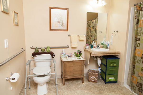 assistedliving-bath - Mill Creek Senior Living Community