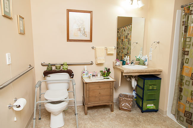 Assistedliving-bath - Mill Creek Senior Living Community